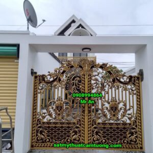 Cửa cổng nhôm đúc 073