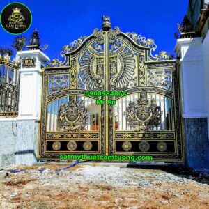 Cửa cổng nhôm đúc 057