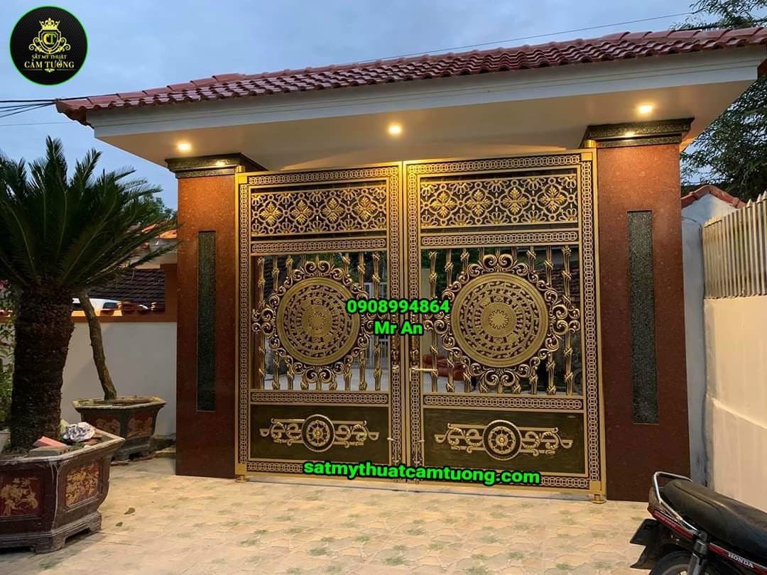 Cua Cong Hop Kim Nhom Duc 81