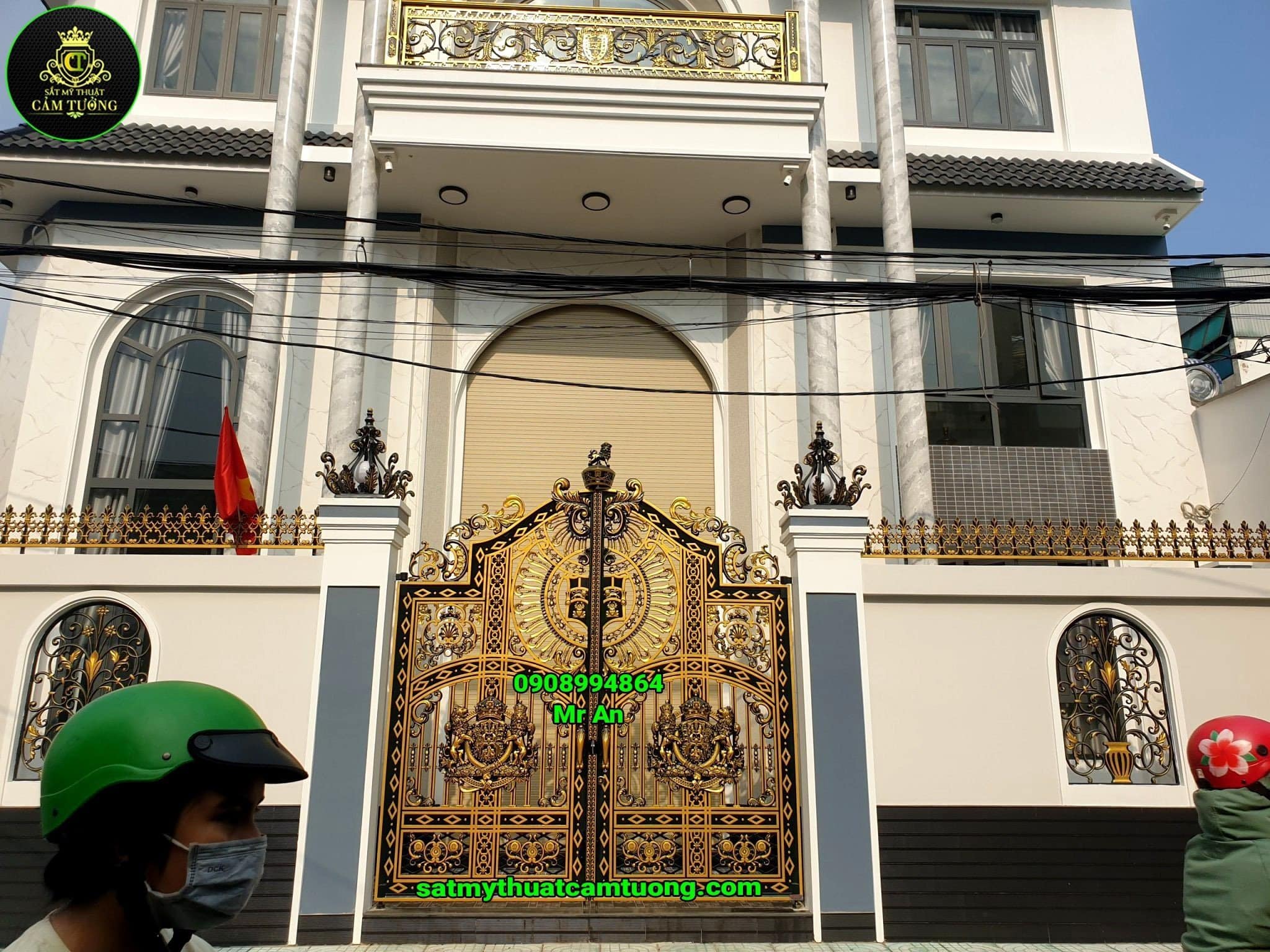 Cua Cong Hop Kim Nhom Duc 90