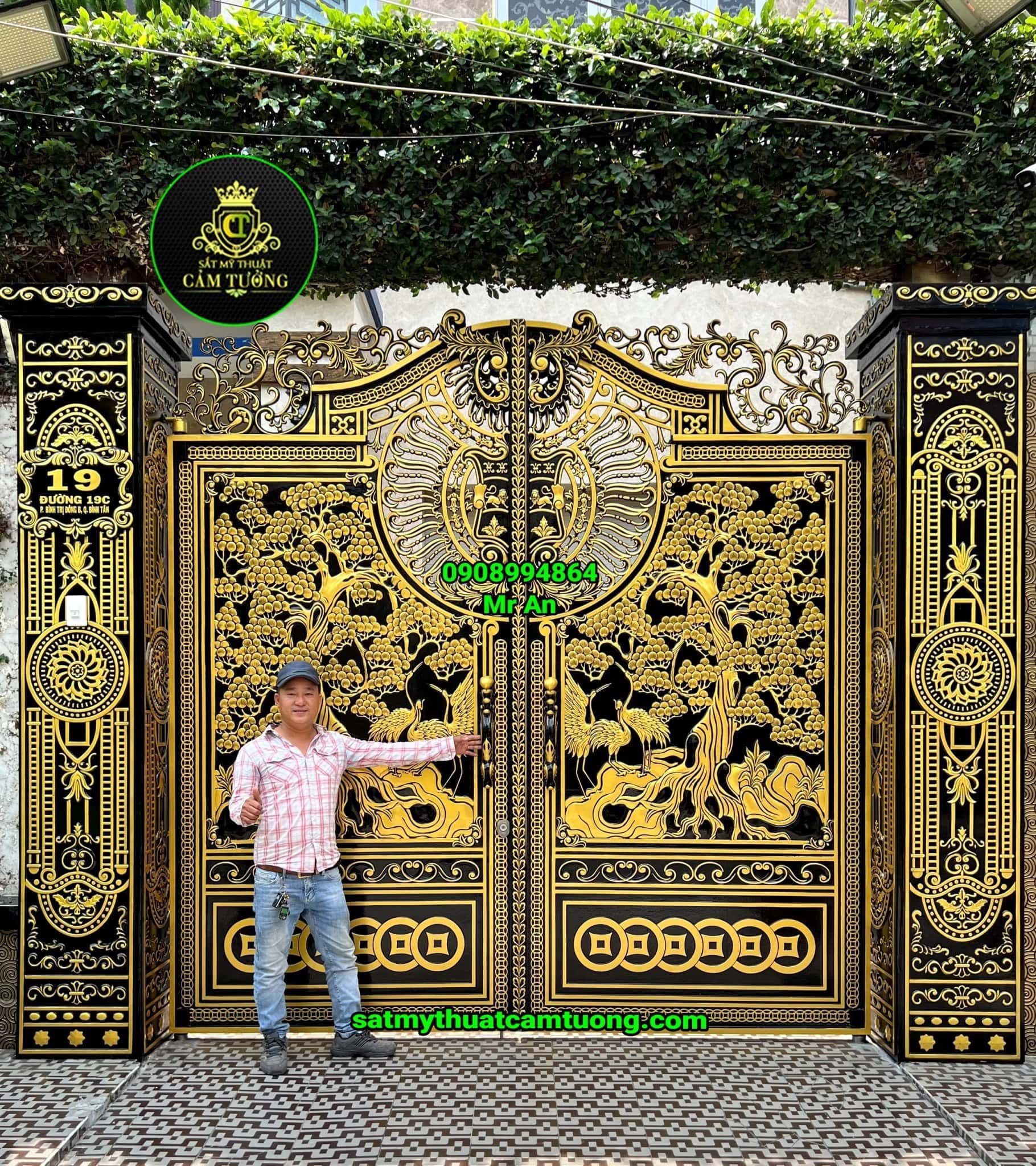 Cửa cổng nhôm đúc 007